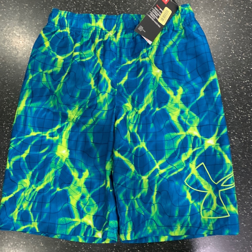 Boy’s Under Armour Swimsuit Size Youth Large with tags